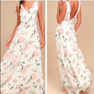 Lulu's Romantic Possibilities Floral Maxi Dress Size Medium
